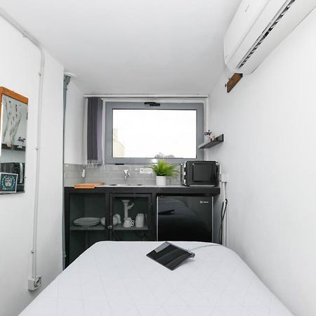 Monastiraki Citycenter Sleepbox- Unspoiled Athens Apartments Ngoại thất bức ảnh