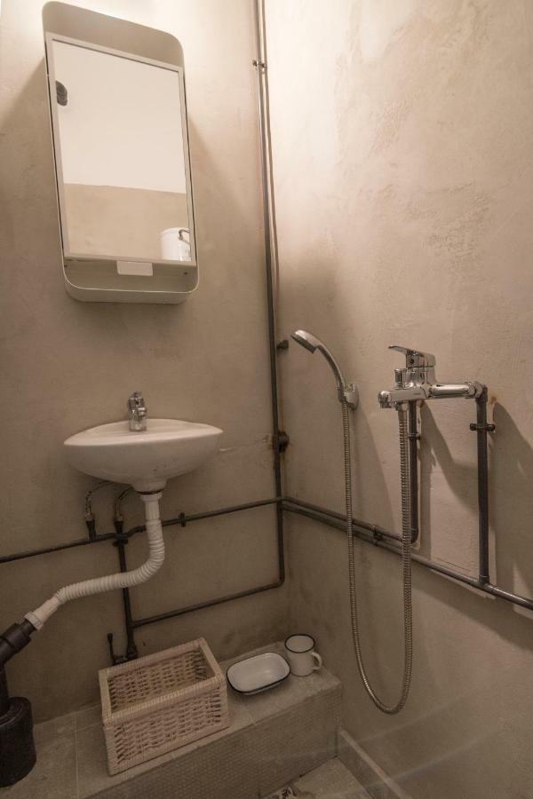 Monastiraki Citycenter Sleepbox- Unspoiled Athens Apartments Ngoại thất bức ảnh